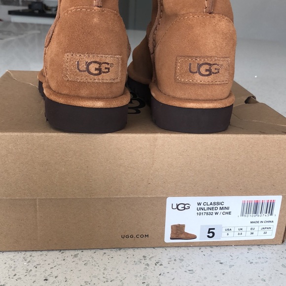 UGG Size 5 - Picture 5 of 7